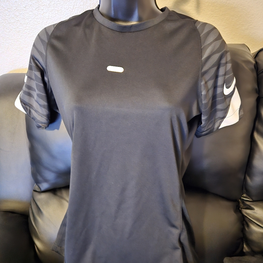 Mens nike running top